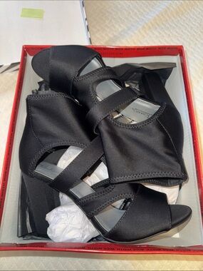 Hot Tomato Black Peep-Toe Strappy Block Heel Sandals
